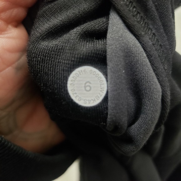 Lululemon Shorts Womens 6 Gray Camo Bike Pull On Gym Fitness Yoga - Picture 6 of 8